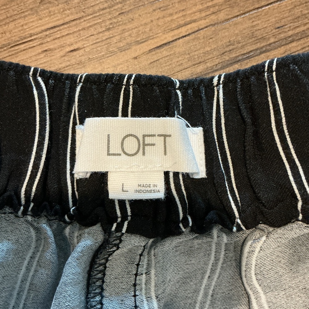 LOFT Wide Leg, Light Weight Pants - Picture 4 of 9